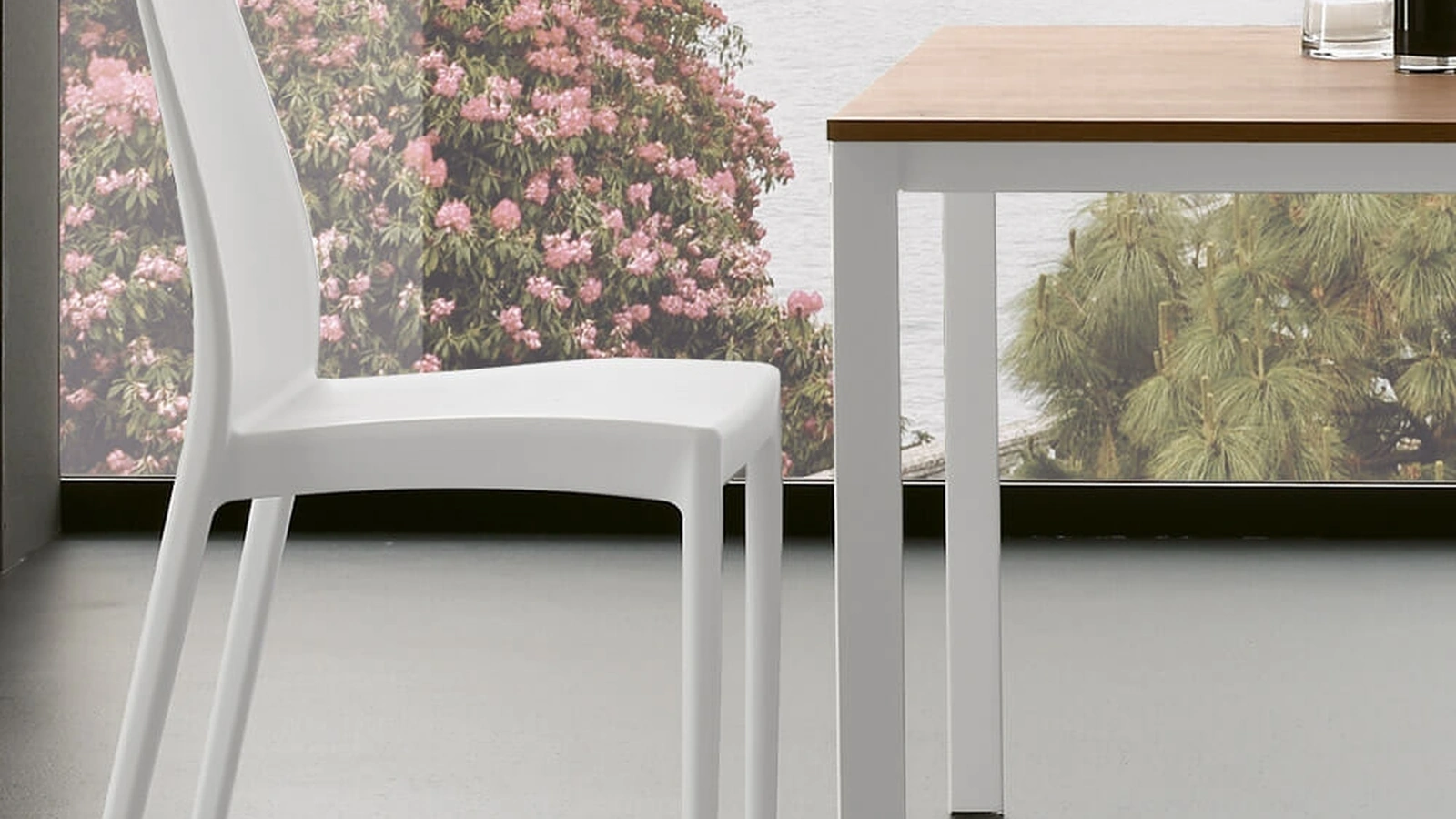 Sedia impilabile in polipropilene goffrato Nicole di Ponti Terenghi