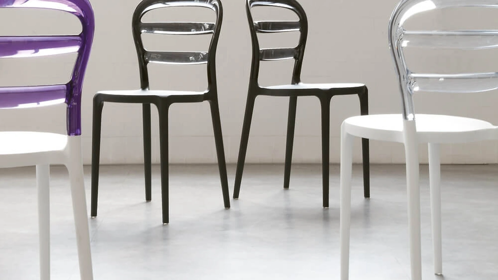 Sedia impilabile in polipropilene e policarbonato Lilly di Ponti Terenghi