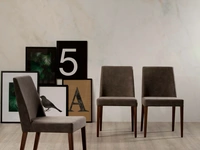 Sedia Sam con seduta rivestita in pelle di Tonin Casa