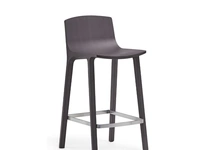 Sgabello Seame Stool in Rovere verniciato con poggiapiedi in acciaio di Infiniti