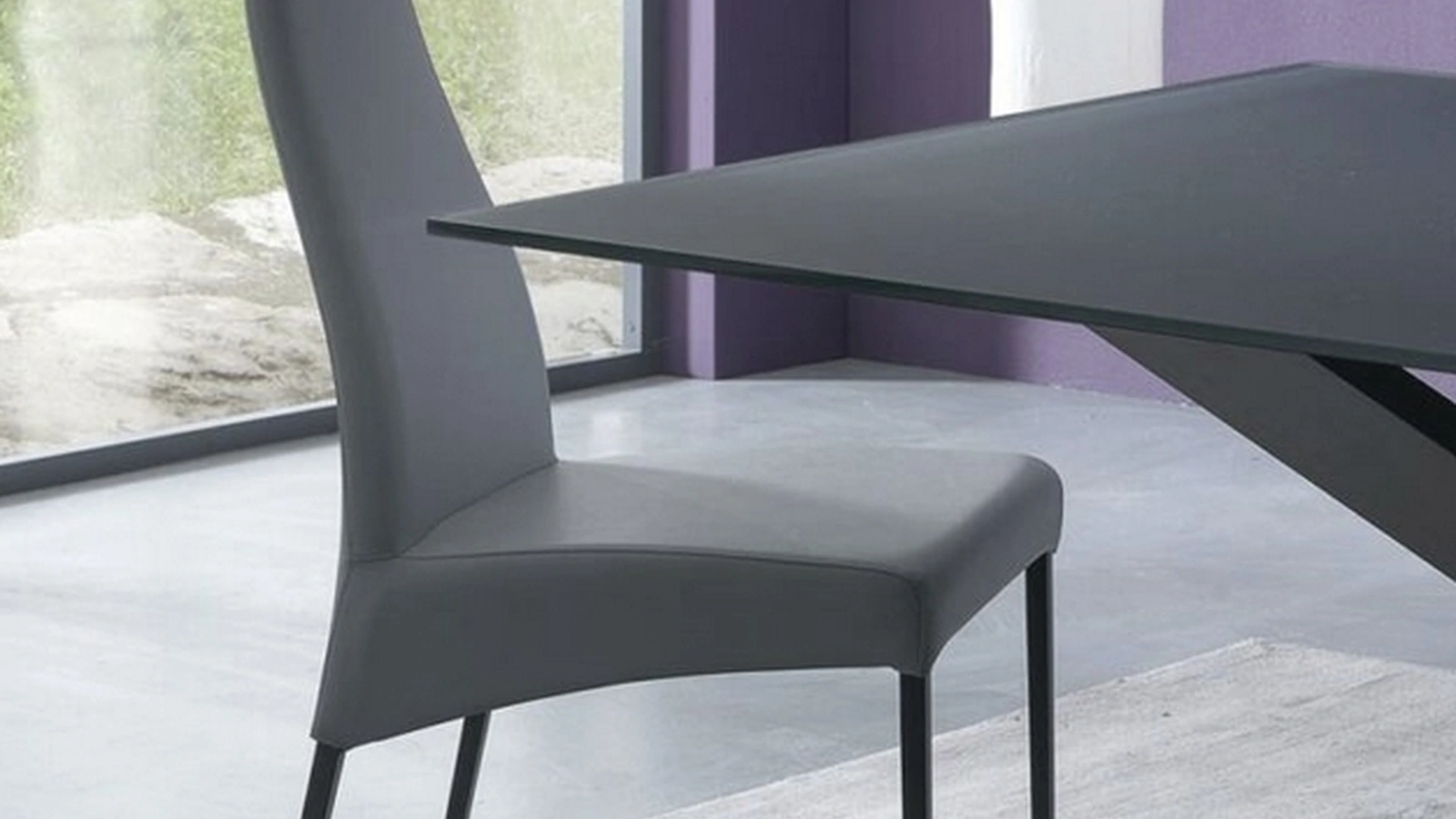 Sedia Carla in pelle con gambe in metallo di Sedie Brianza