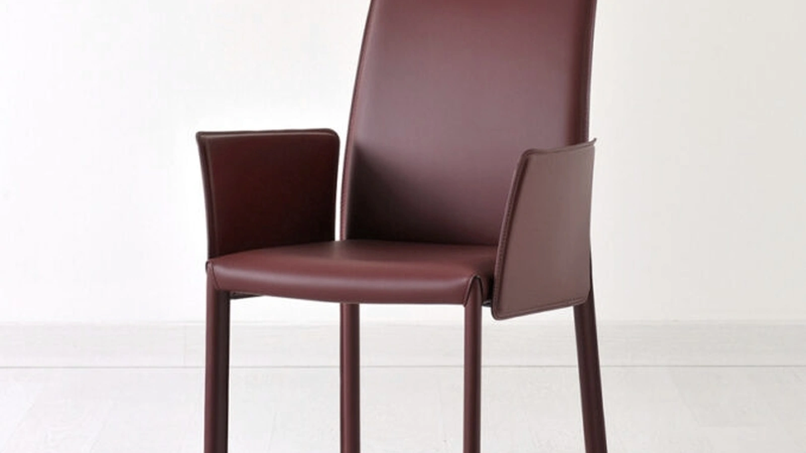 Sedia Giselle in ecopelle con braccioli di Sedie Brianza