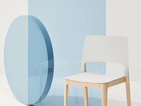 Sedia Settesusette in polipropilene con gambe in Faggio massello Naturale di Infiniti