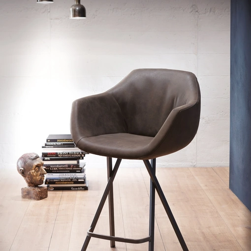 Sgabello fisso con basamento in metallo e seduta rivestita in pelle Dumbo di Ozzio