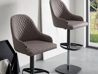 Sgabello con alzata a gas, basamento in metallo e seduta rivestita in ecopelle nabuk con interno trapuntato Dylan di Ozzio