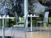 Sedia Silvy con schienale alto in tessuto con gambe in metallo di Sedie Brianza