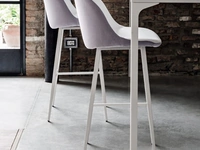 Sgabello Sonny SG in tessuto imbottito con struttura in metallo laccato Bianco di Sedie Brianza