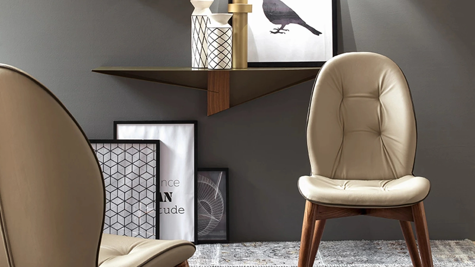 Sedia Sorrento con seduta rivestita in pelle di Tonin Casa