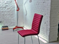 Sedia Star in tessuto imbottito e trapuntato con gambe in acciaio di Sedie Brianza