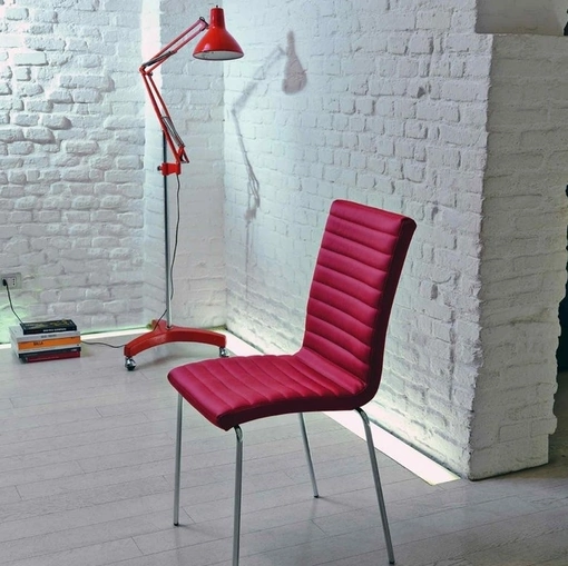 Sedia Star in tessuto imbottito e trapuntato con gambe in acciaio di Sedie Brianza