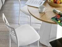 Sedia Step in metallo laccato Bianco con seduta in ecopelle imbottita di Sedie Brianza