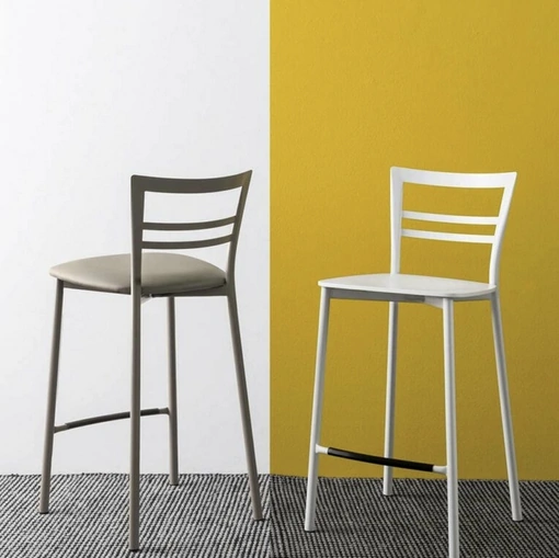 Sgabello Step SG in metallo con seduta con o senza imbottitura di Sedie Brianza