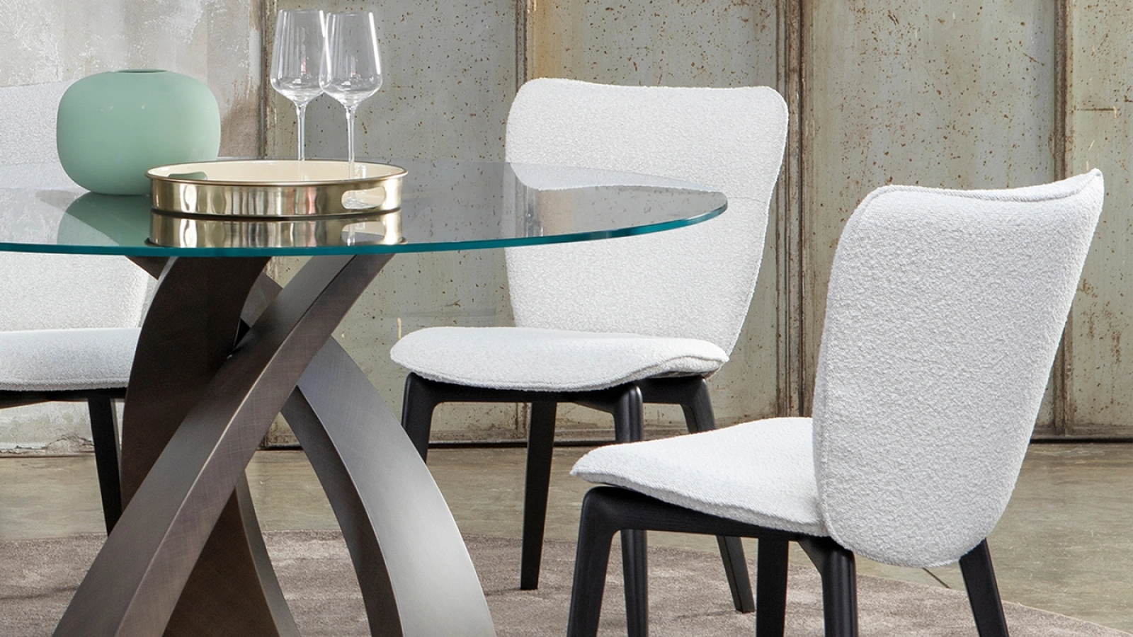 Sedia Tender rivestita in tessuto di Tonin Casa