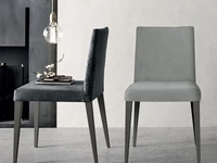 Sedia Tiffany in ecopelle o tessuto con struttura in laccato poro aperto di Tomasella