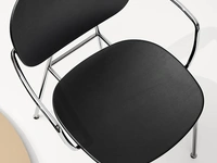 Sedia con braccioli Tondina 4 Legs in Rovere tinto Nero e struttura in acciaio di Infiniti