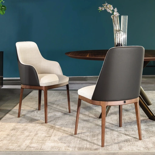 Sedia con e senza braccioli Cleo in tessuto con retro in pelle di Tonin Casa