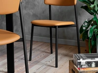 Sedia in ecopelle e metallo Up! di Connubia