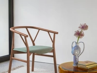 Sedia Valerie in rovere tinto noce con seduta in tessuto di Miniforms