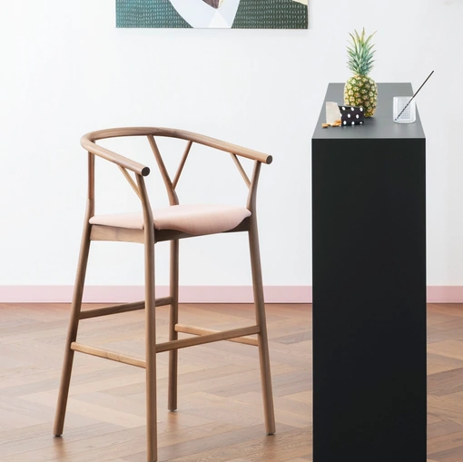 Sgabello Valerie in legno curvato con seduta in tessuto di Miniforms