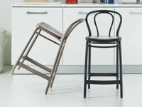 Sgabello Vienna 2|0 Stool in polipropilene color sabbia e antracite di La Seggiola