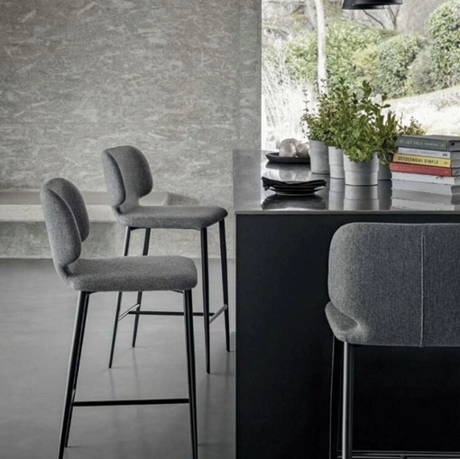 Sgabello Wrap SG in tessuto imbottito con base in metallo di Sedie Brianza