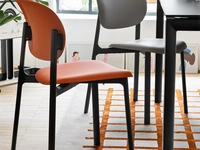 Sedia impilabile in polipropilene riciclato Zero di Connubia