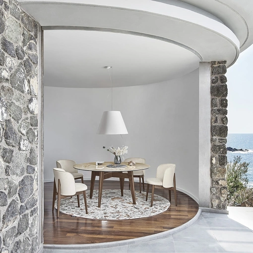 Tavolo rotondo in ceramica con struttura in legno massello Abrey di Calligaris