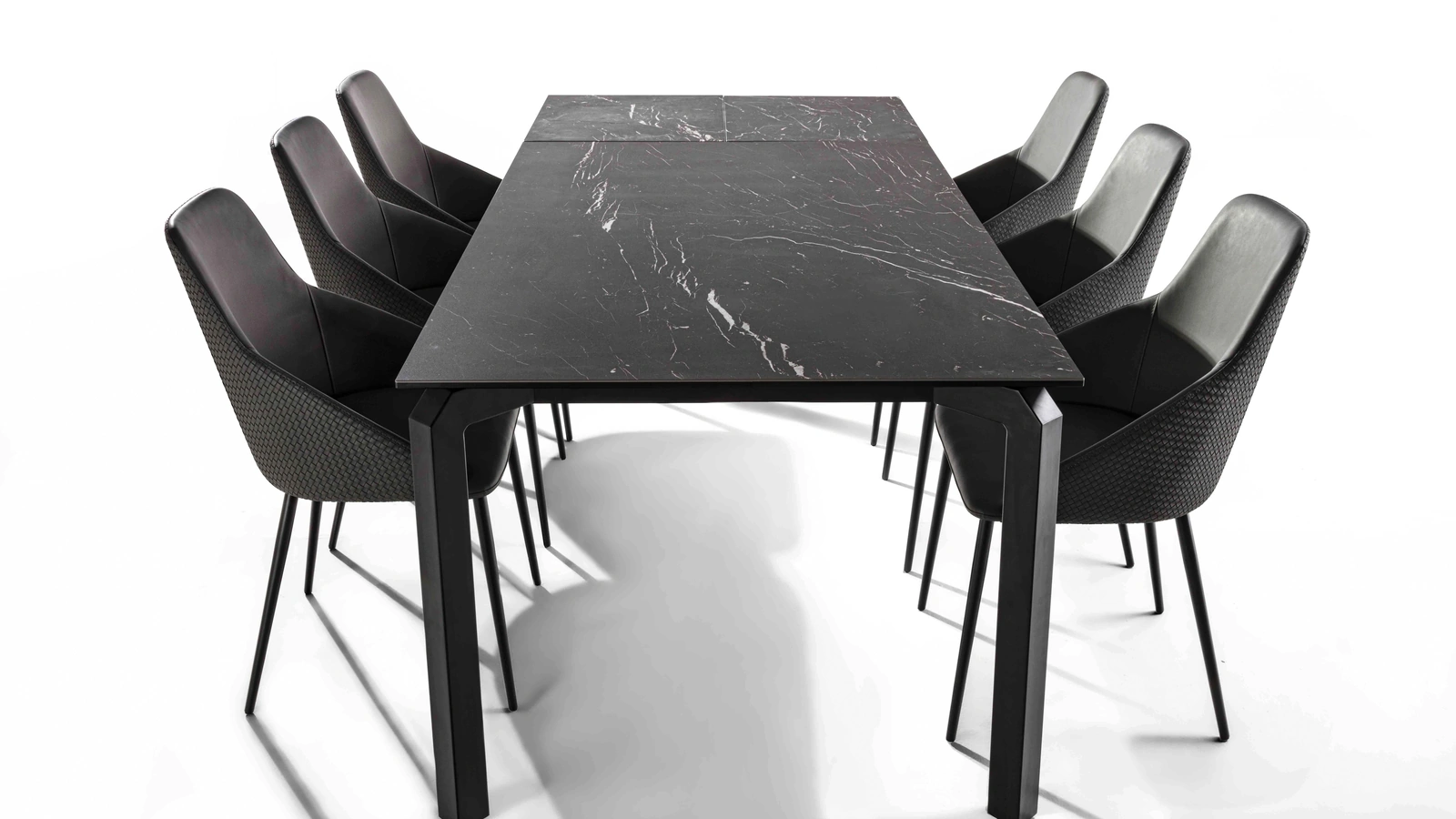 Tavolo allungabile Atlante in vetro ceramica e base in acciaio verniciato nero di La Seggiola