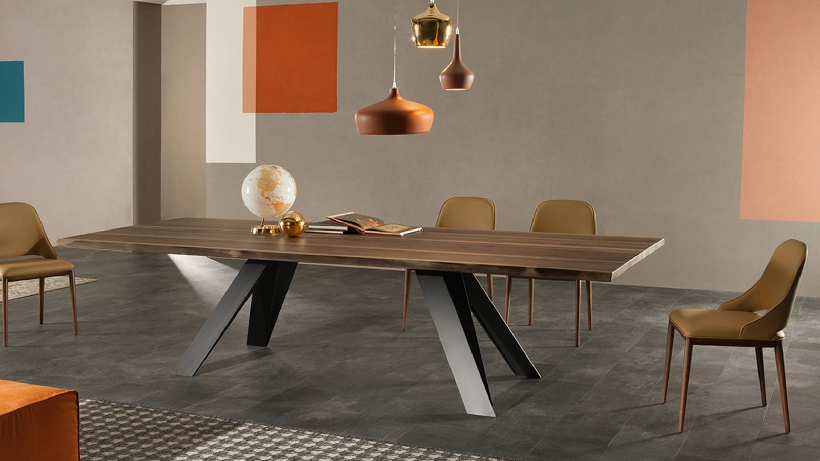 Tavolo Celtis con base in metallo e top in legno di Tonin Casa