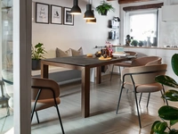 Tavolo allungabile Sigma con top in ceramica e gambe in legno di Connubia