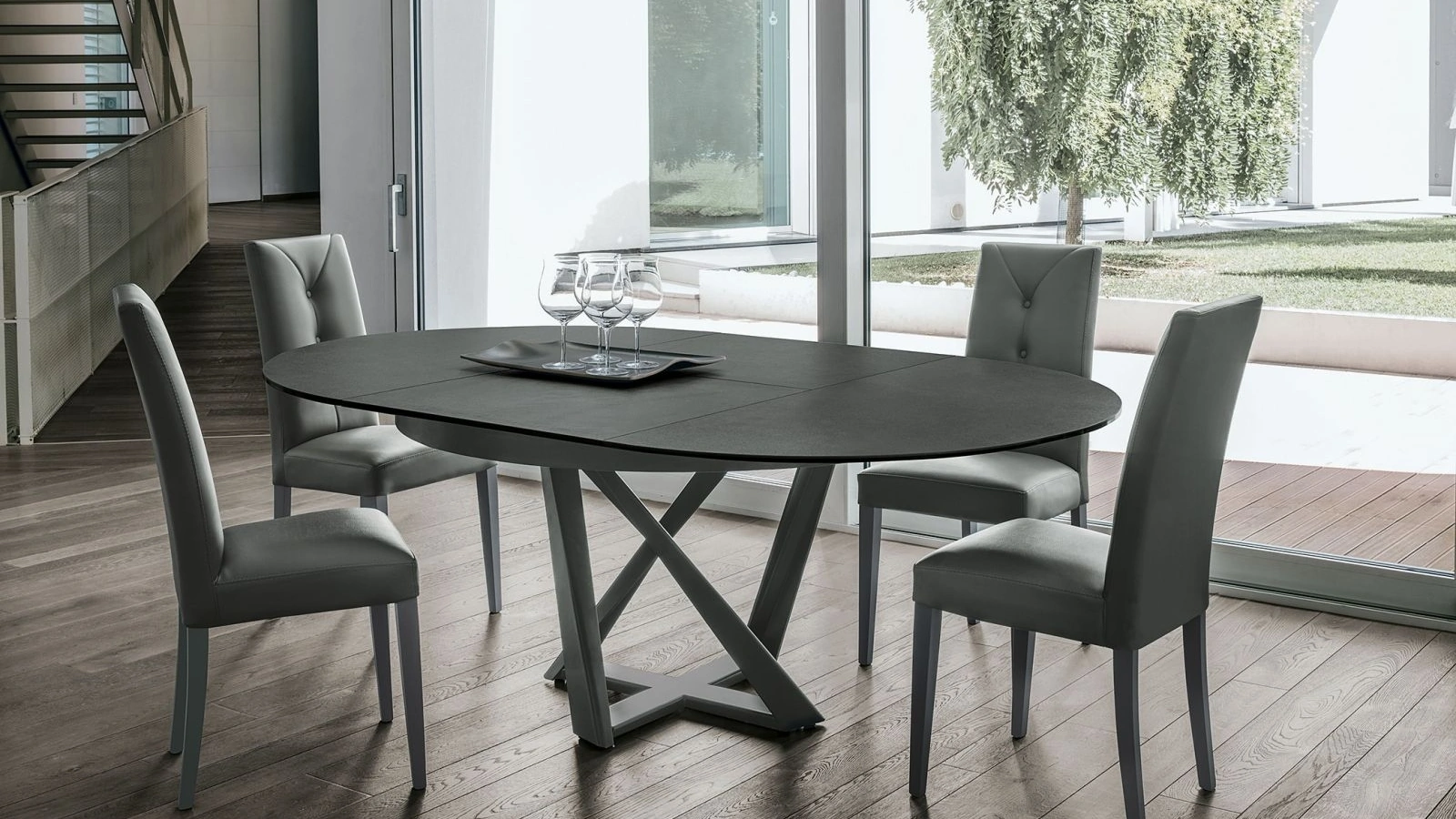 Tavolo rotondo allungabile Cronos in gres porcellanato con struttura in metallo di Target Point