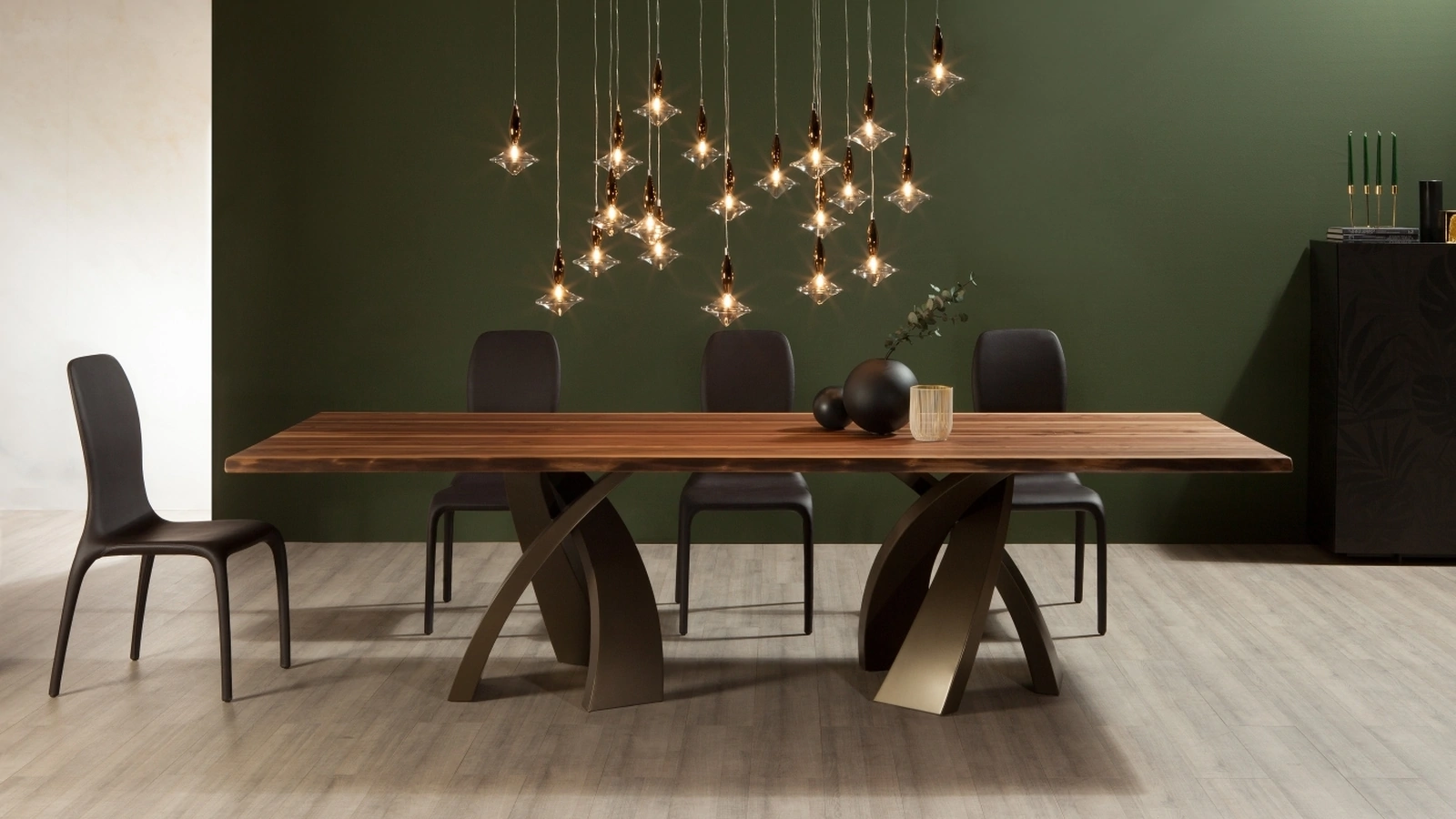 Tavolo Big Eliseo con doppia base in metallo e top legno di Tonin Casa