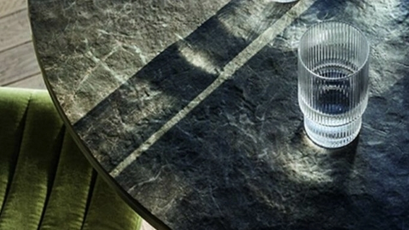 Tavolo rotondo Infinity in materico effetto Pietra di Sedie Brianza