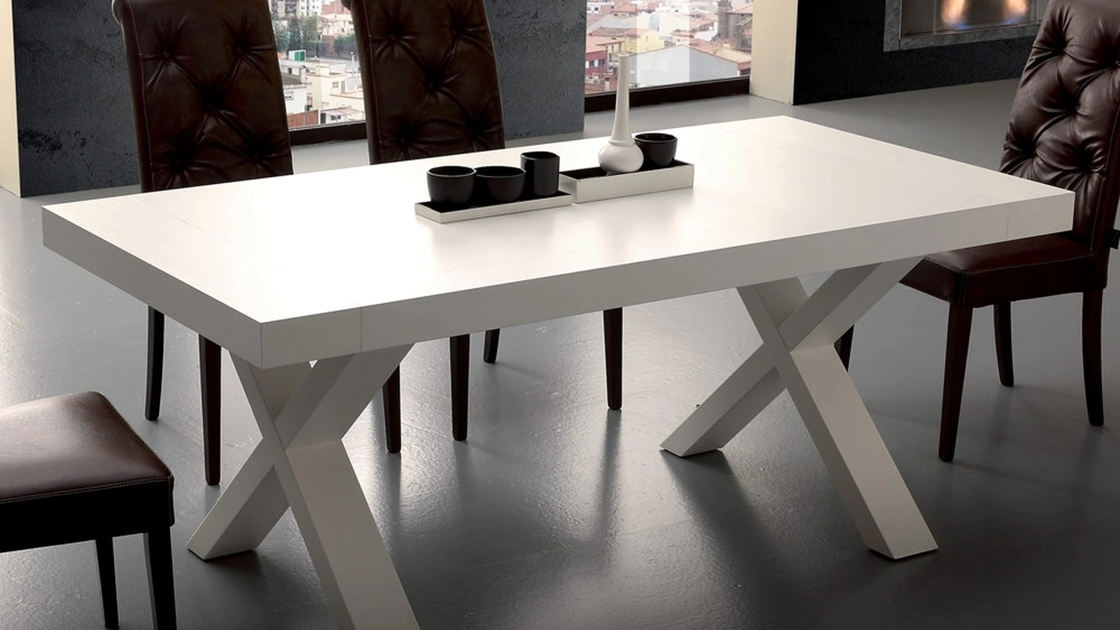 Tavolo allungabile Galileo in nobilitato bianco poro aperto con gambe in MDF rivestite in tinta di La Seggiola