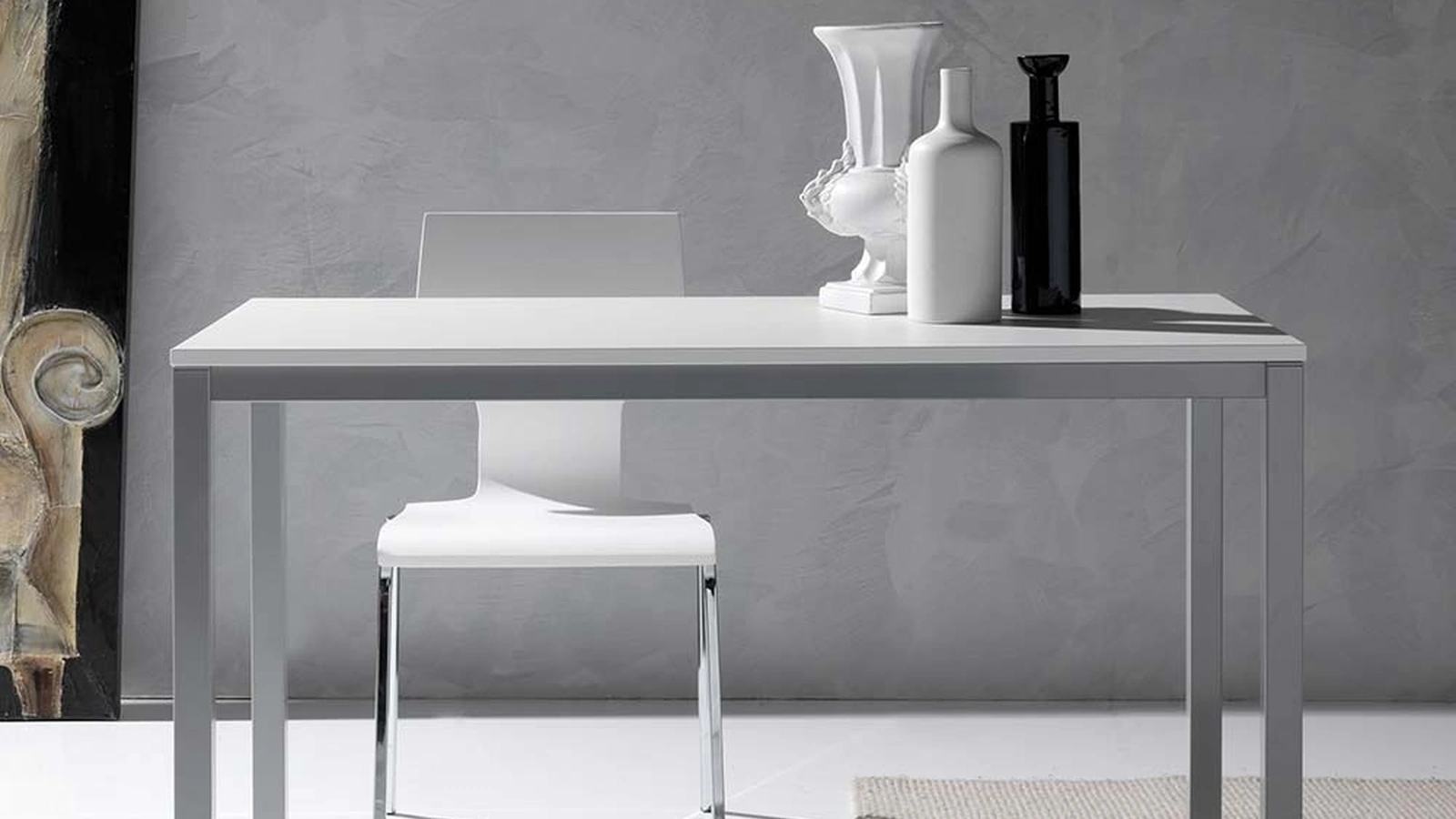 Tavolo Kerwin in nobilitato bianco e base in metallo verniciato di La Seggiola