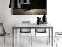 Tavolo Majestic Fisso in cristallo extrawhite con struttura in metallo verniciato di La Seggiola