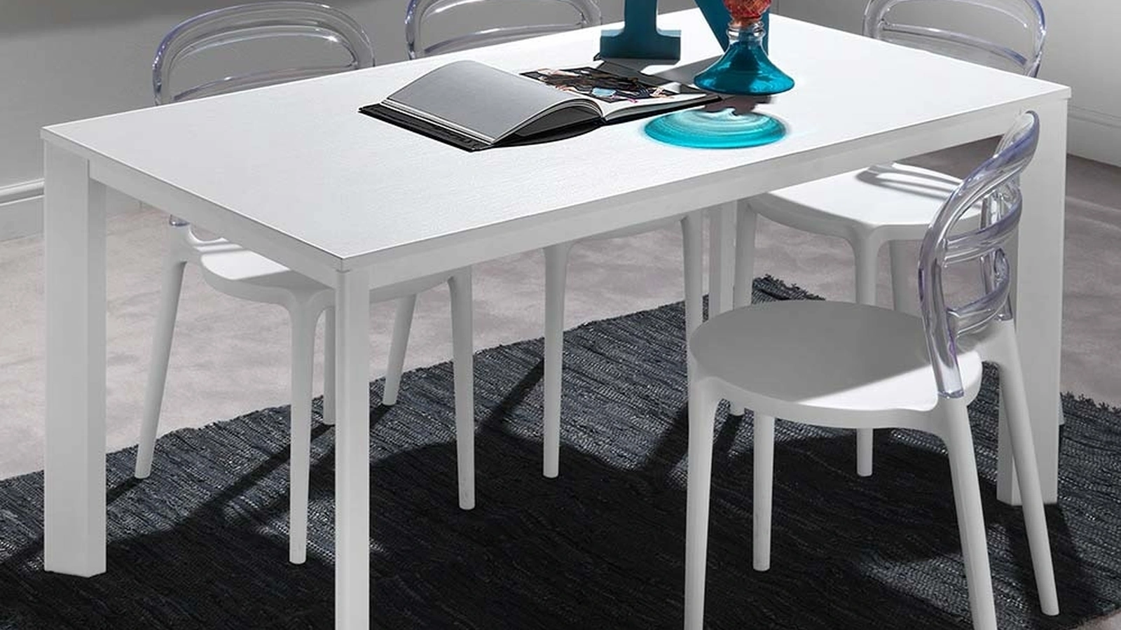 Tavolo allungabile Tecno in nobilitato bianco con struttura in alluminio verniciato in tinta di La Seggiola