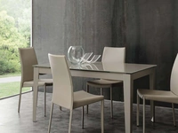 Tavolo Long Way Vetro con top in vetro temperato e base in metallo verniciato di La Seggiola