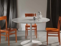 Tavolo rotondo Max in laminato bianco lucido con bordo svasato e struttura in metallo verniciato bianco di La Seggiola