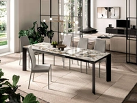 Tavolo rettangolare allungabile in ceramica con base in metallo Metrò di Ozzio