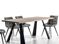 Tavolo Parsifal impiallacciato rovere naturale finito olio con gambe in metallo verniciato nero di La Seggiola