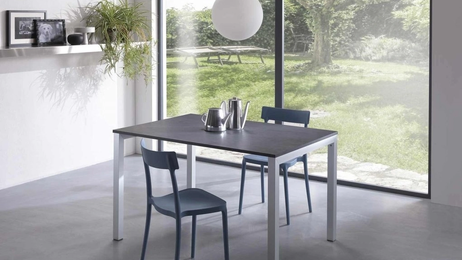 Tavolo allungabile Al Centimetro in nobilitato materico finitura antracite di Sedie Brianza