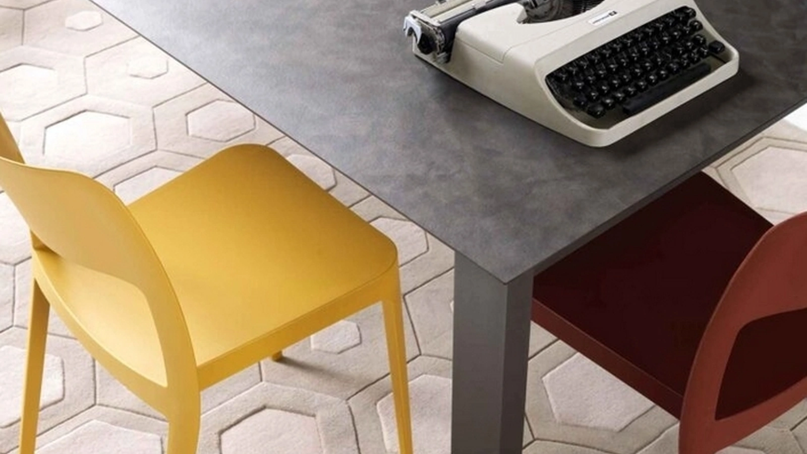 Tavolo allungabile Replai con top in HPL finitura Peltro di Sedie Brianza