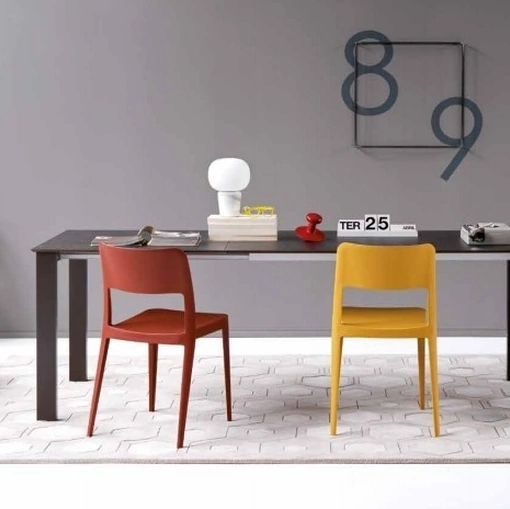 Tavolo allungabile Replai in HPL finitura Peltro con gambe in alluminio di Sedie Brianza