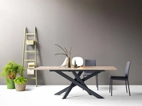 Tavolo Slim 2|0 in nobilitato materico finitura Rovere con base in alluminio di Sedie Brianza