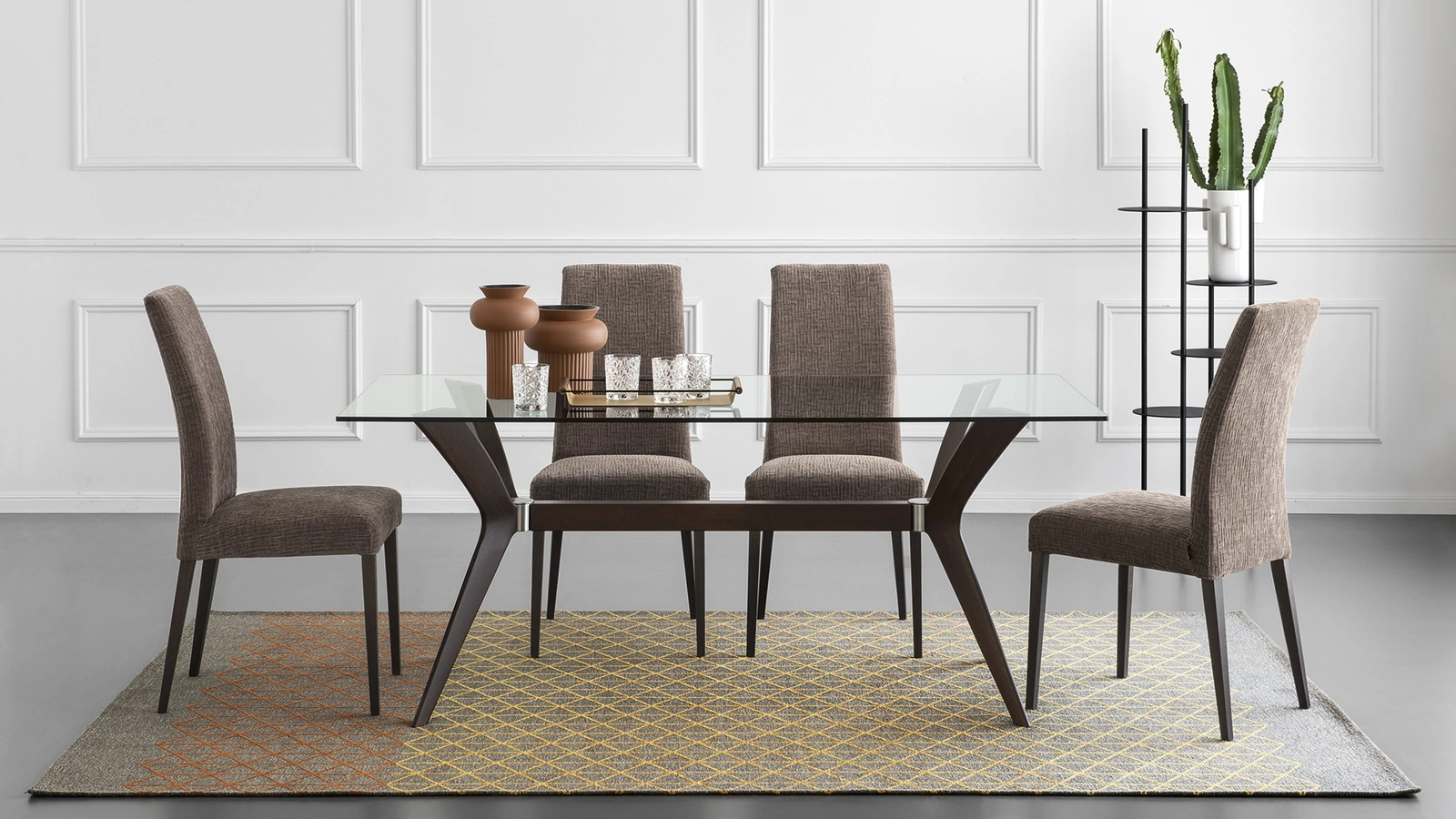 Tavolo con piano in vetro e struttura in legno massello Tokyo di Calligaris