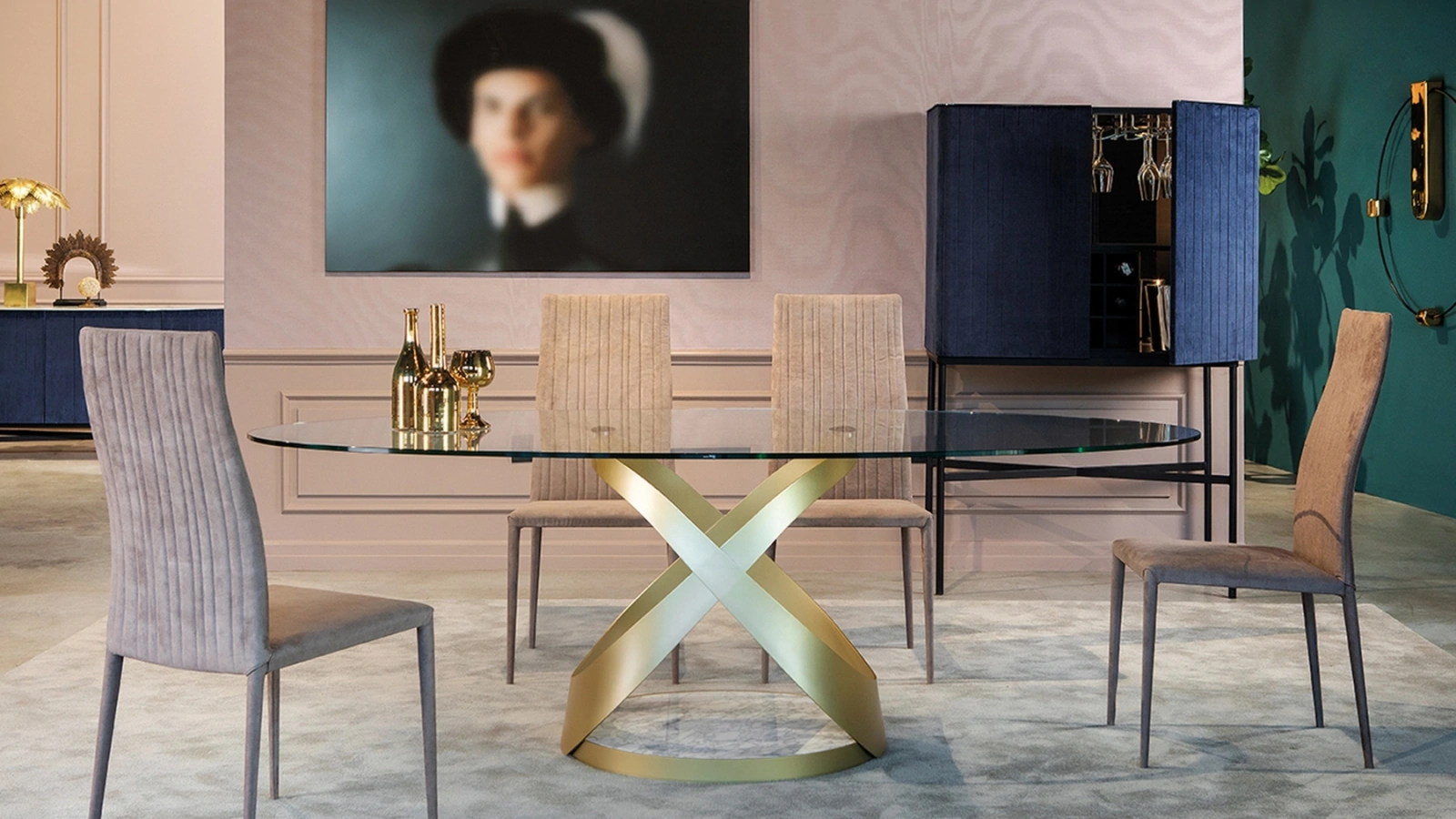 Tavolo con struttura in metallo, base in marmo e top in vetro di Tonin Casa