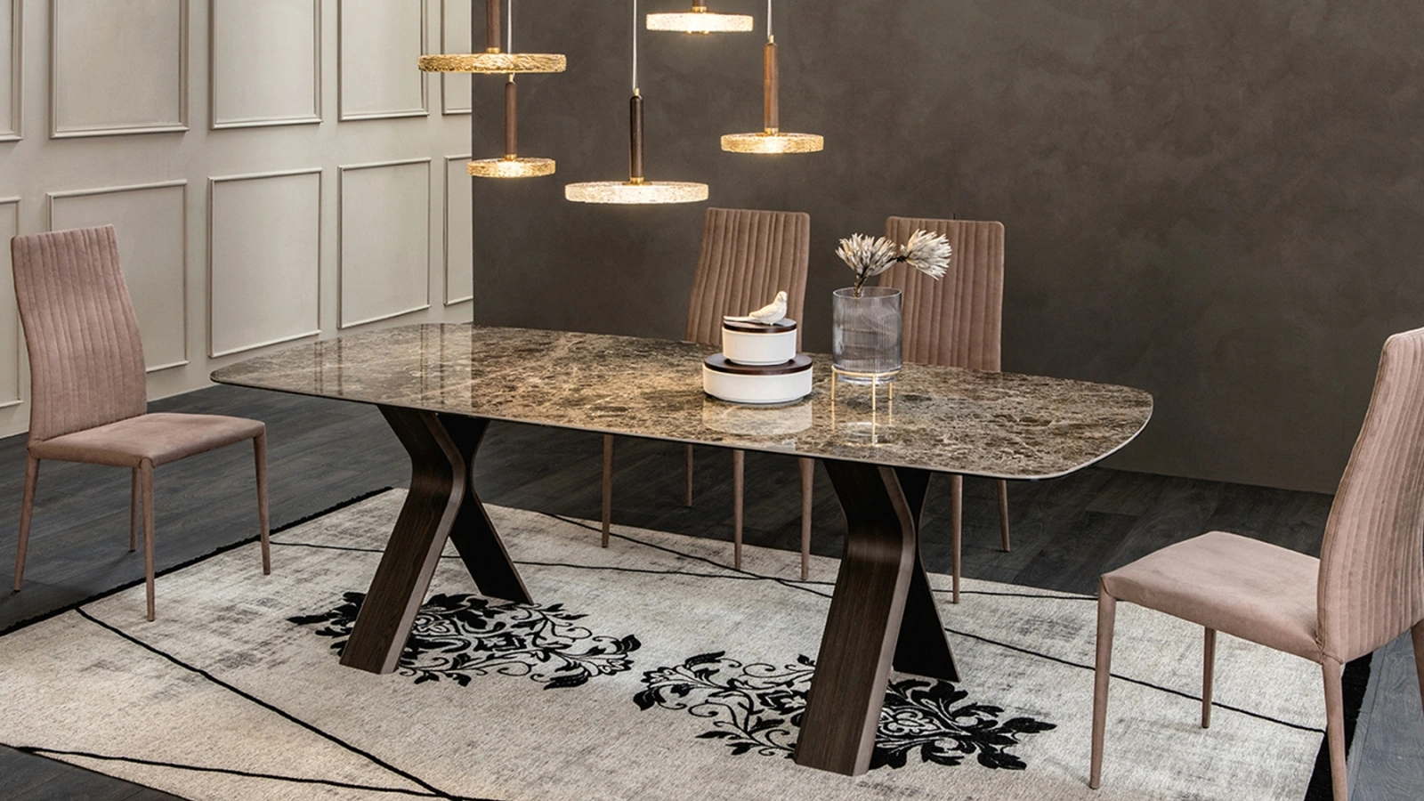 Tavolo Still con struttura in legno termocurvato e top in ceramica di Tonin Casa