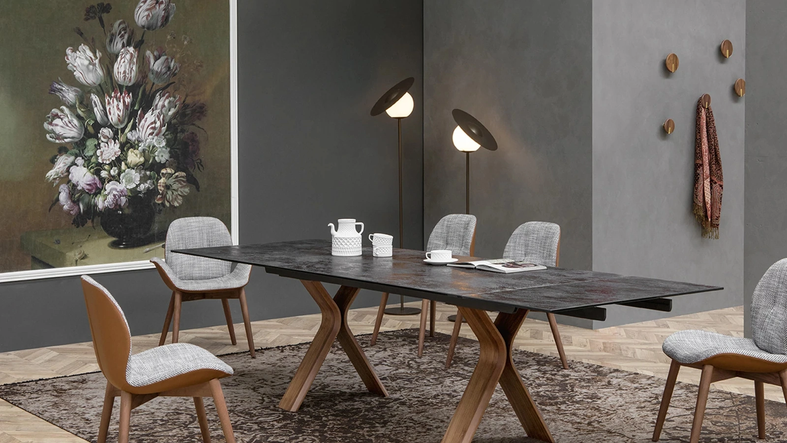 Tavolo Still con struttura in legno e top in ceramica di Tonin Casa