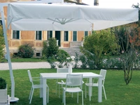 Ombrellone AFD in alluminio verniciato bianco di La Seggiola